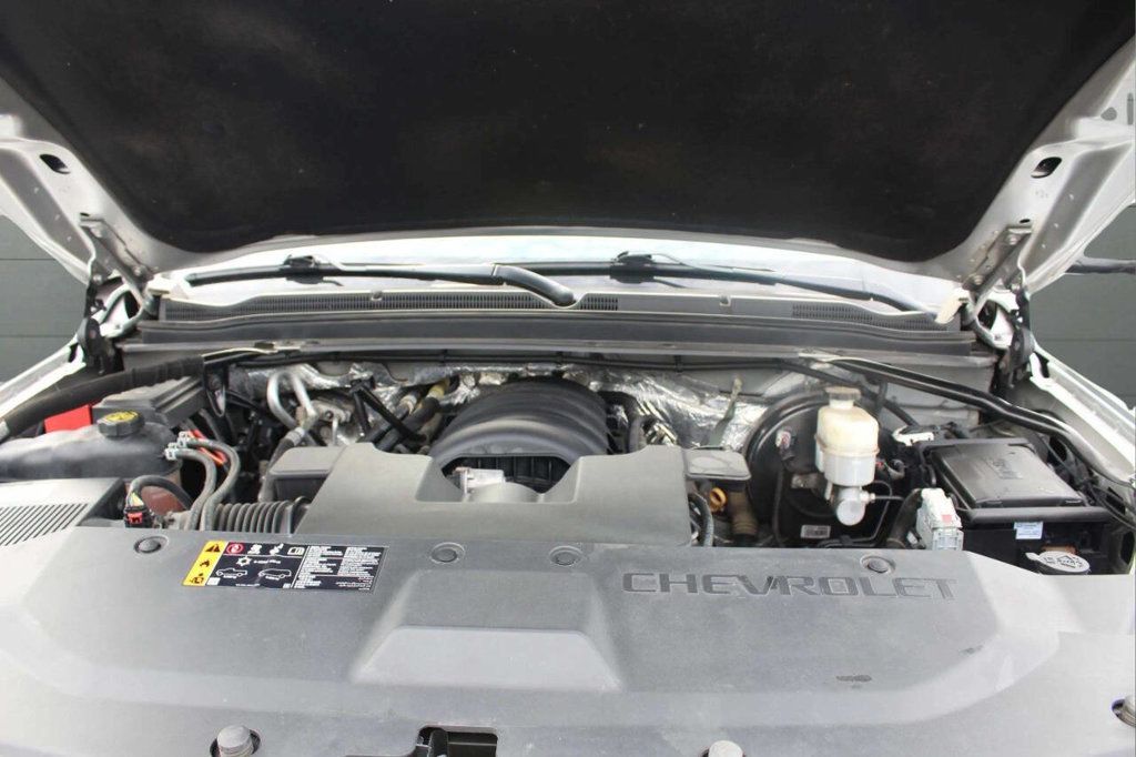 2017 Chevrolet Suburban 4WD 4dr 1500 LT - 22933747 - 8