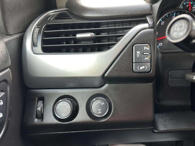 2017 Chevrolet Suburban 4WD 4dr 1500 LT - 23032556 - 24