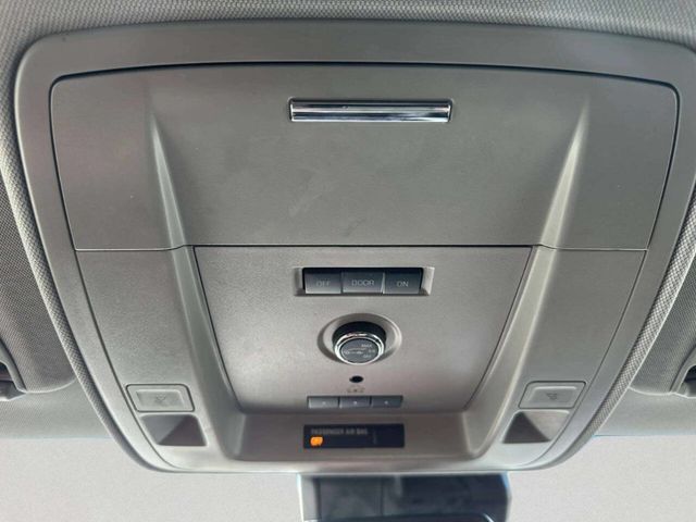 2017 Chevrolet Suburban 4WD 4dr 1500 LT - 23032556 - 29