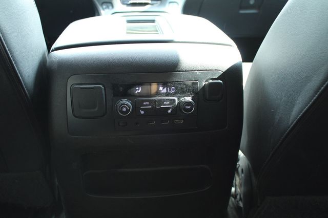 2017 Chevrolet Suburban 4WD 4dr 1500 Premier - 23042577 - 35