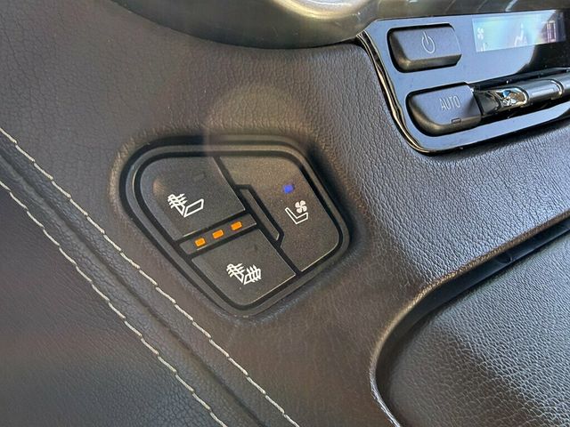 2017 Chevrolet Suburban 4WD 4dr 1500 Premier - 23087889 - 37