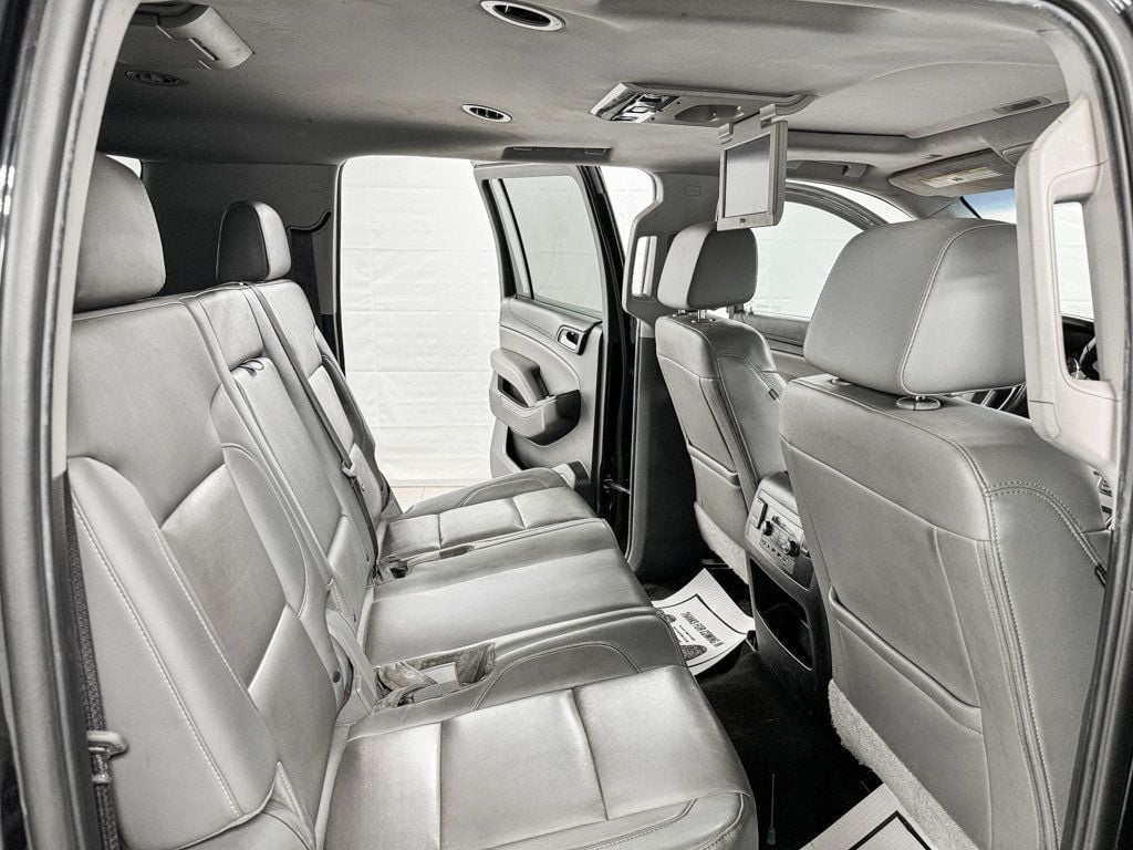 2017 Chevrolet Suburban LT photo 9
