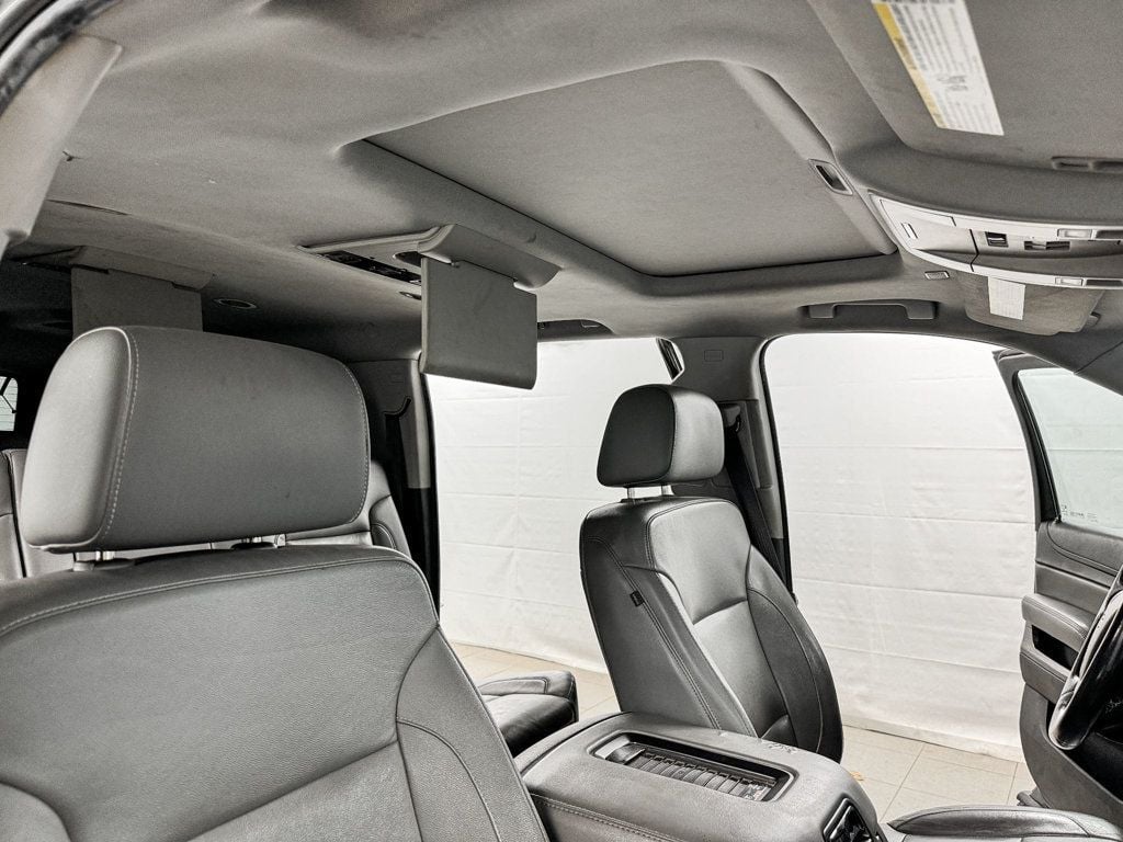 2017 Chevrolet Suburban LT photo 11