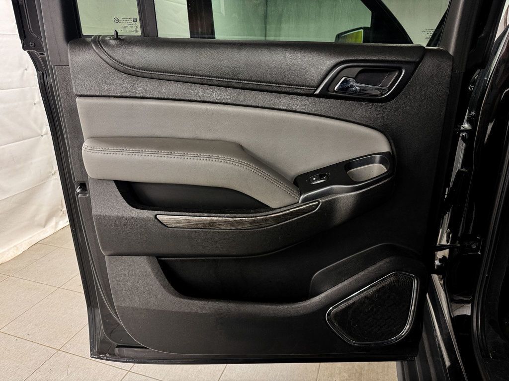2017 Chevrolet Suburban LT photo 13