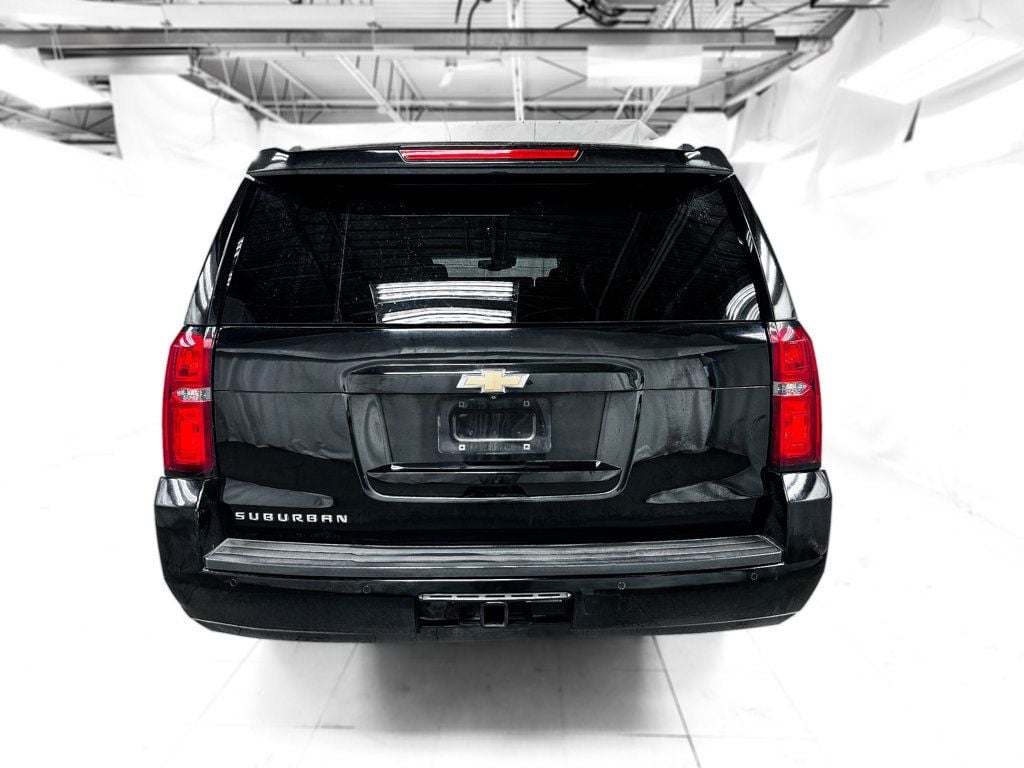 2017 Chevrolet Suburban LT photo 3