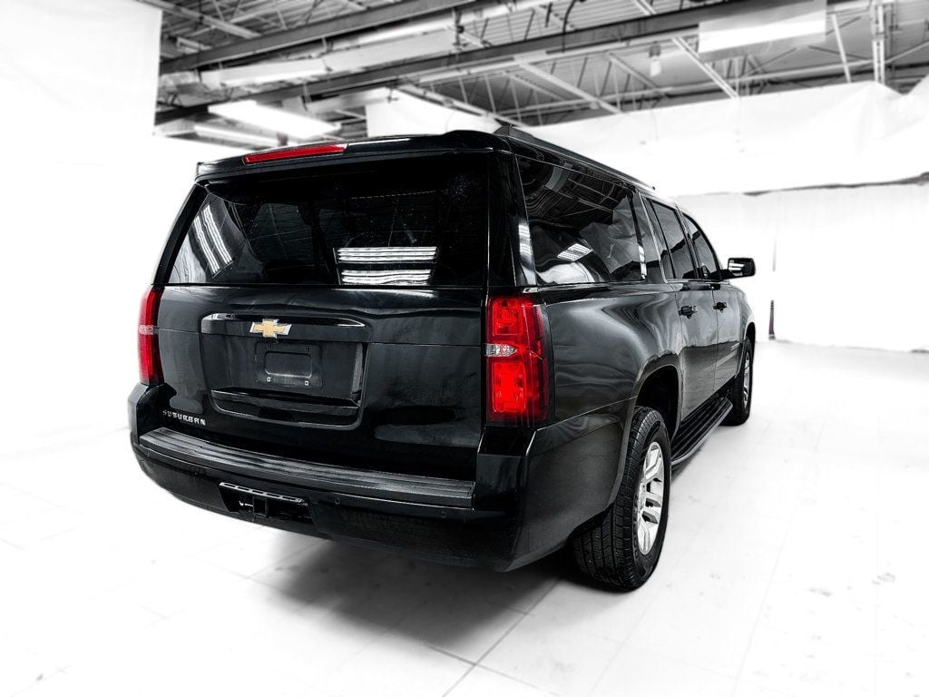2017 Chevrolet Suburban LT photo 4