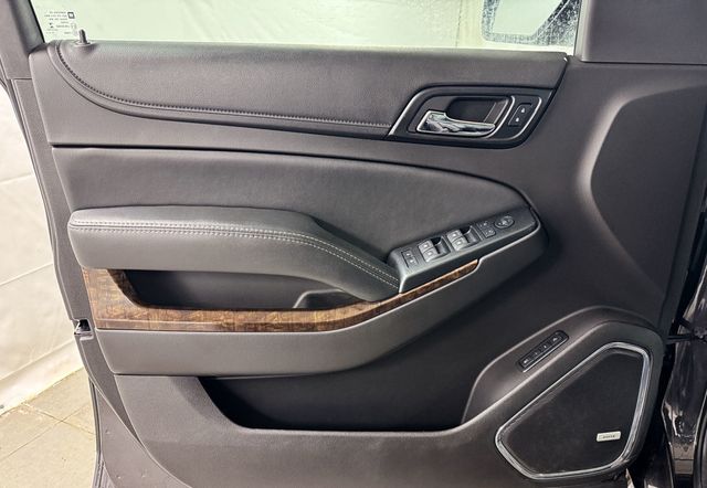 2017 Chevrolet Suburban LT 4WD - 22988877 - 13