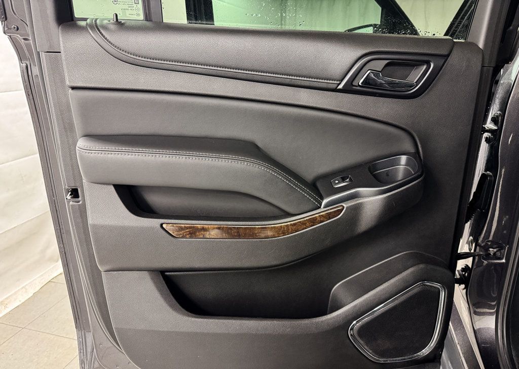 2017 Chevrolet Suburban LT 4WD - 22988877 - 14