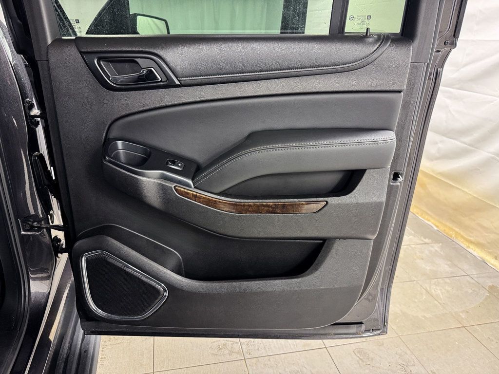 2017 Chevrolet Suburban LT 4WD - 22988877 - 15