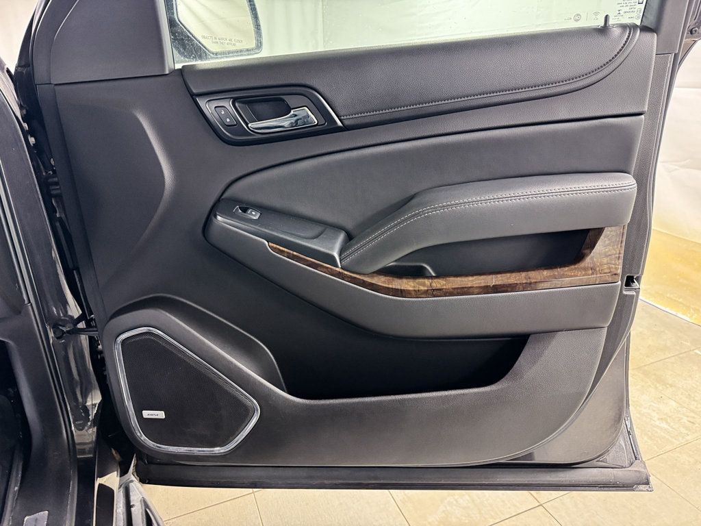 2017 Chevrolet Suburban LT 4WD - 22988877 - 16