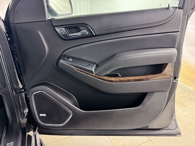 2017 Chevrolet Suburban LT 4WD - 22988877 - 16