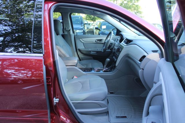 2017 Chevrolet Traverse AWD 4dr LT w/1LT - 23079836 - 25