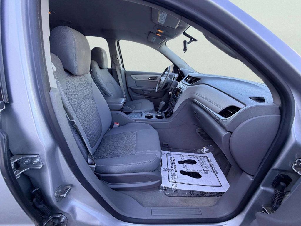 2017 Chevrolet Traverse FWD 4dr LS w/1LS - 23043871 - 30