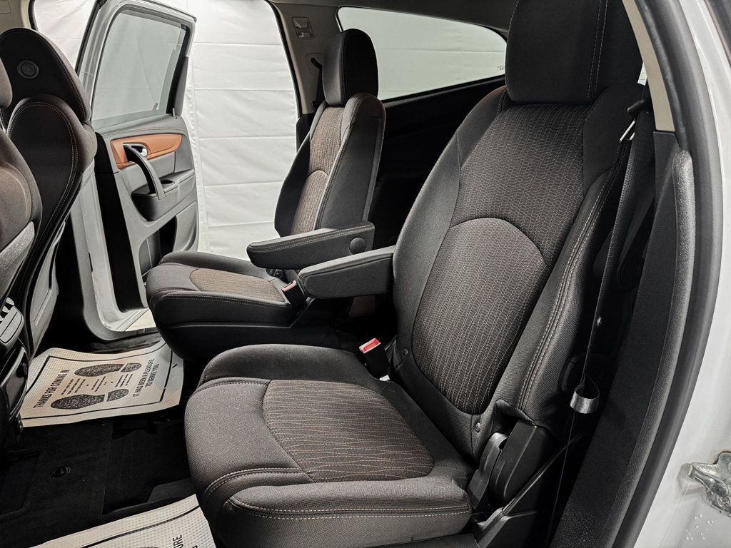 2017 Chevrolet Traverse LT - 23018837 - 9