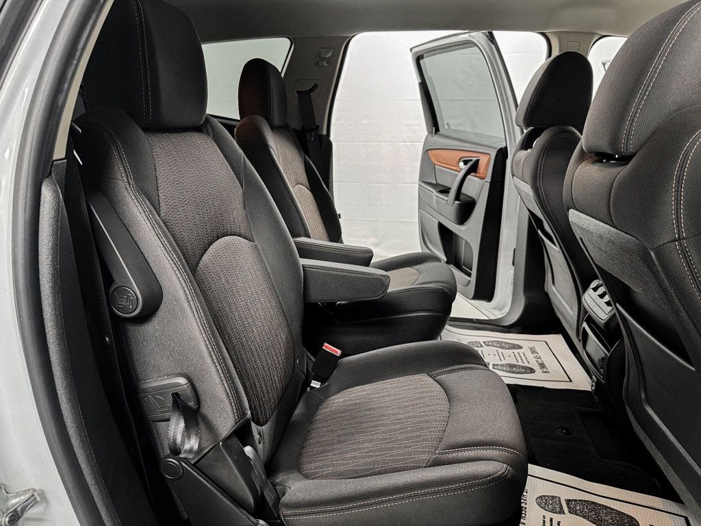 2017 Chevrolet Traverse LT - 23018837 - 11