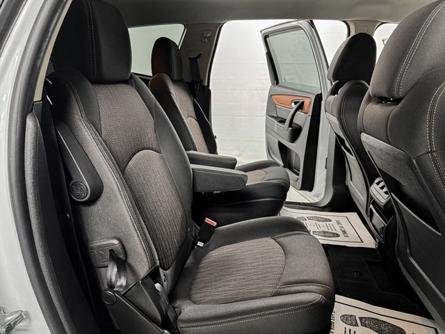 2017 Chevrolet Traverse LT - 23018837 - 11