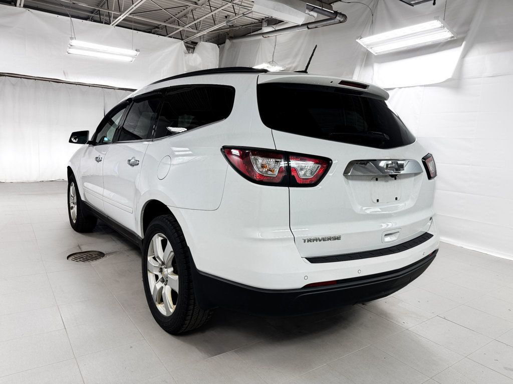 2017 Chevrolet Traverse LT - 23018837 - 3