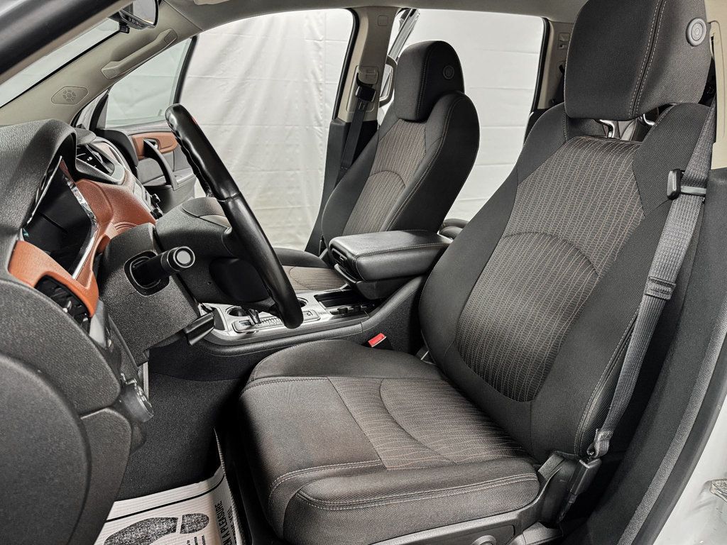2017 Chevrolet Traverse LT - 23018837 - 8