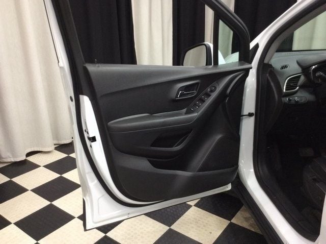 2017 Chevrolet Trax FWD 4dr LT - 22913524 - 6