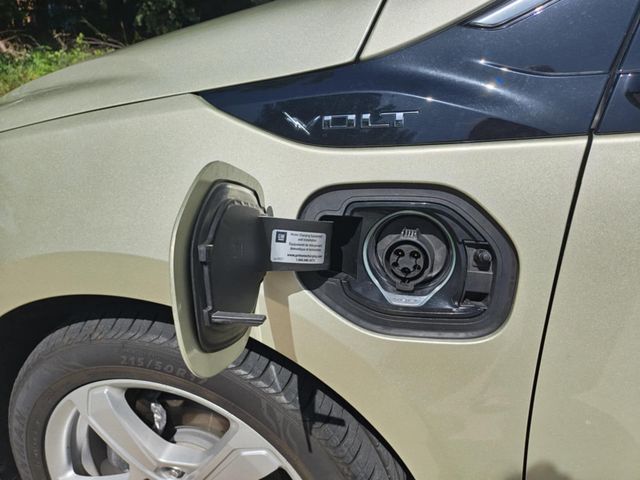 2017 Chevrolet Volt 2017 Chevyrolet Volt Plug-In Hybrid Electric PHEV - 22885974 - 11