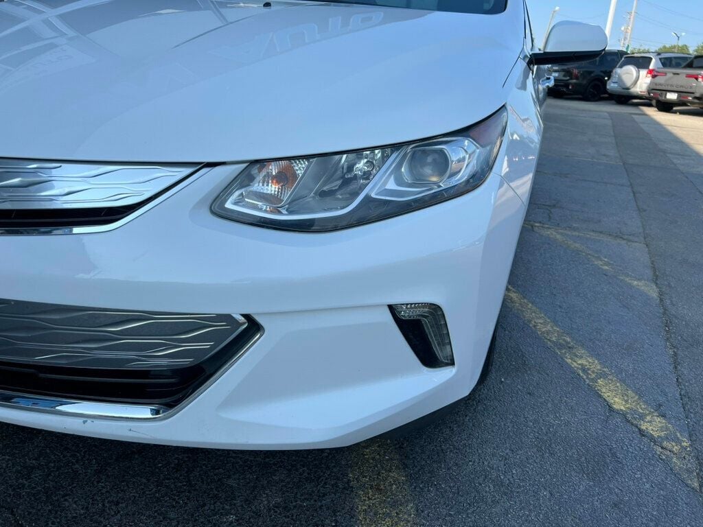 2017 Chevrolet Volt LT photo 10