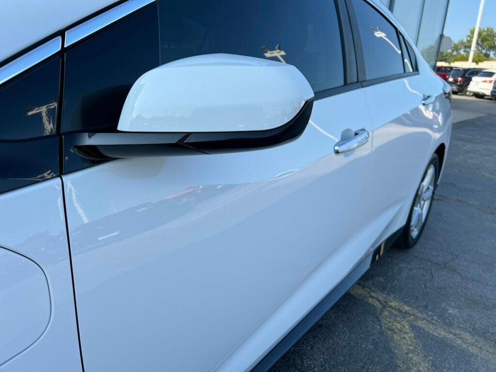 2017 Chevrolet Volt LT photo 12