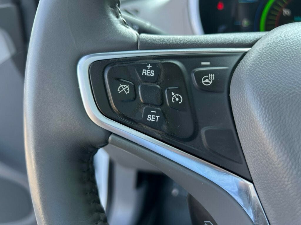 2017 Chevrolet Volt LT photo 16