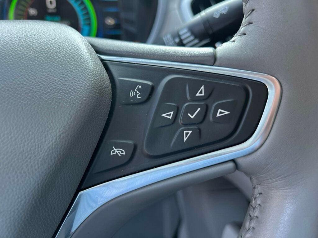 2017 Chevrolet Volt LT photo 17
