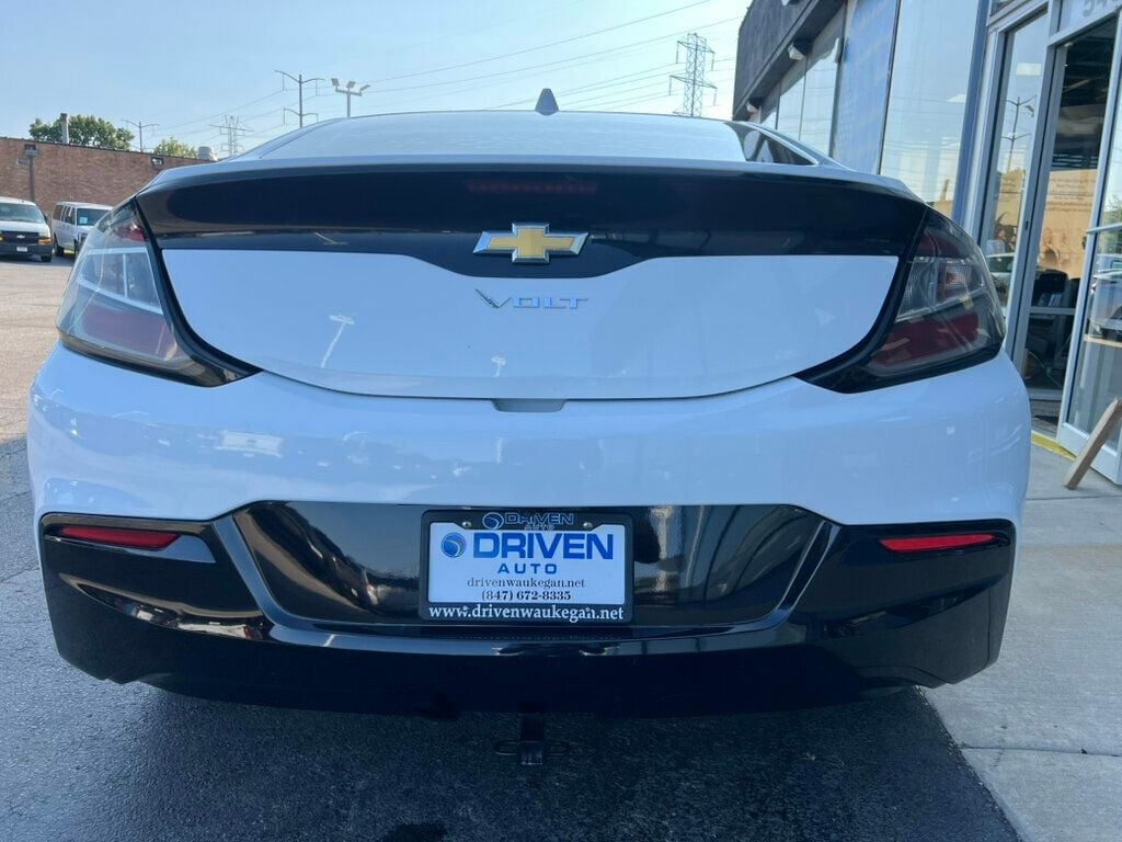 2017 Chevrolet Volt LT photo 23