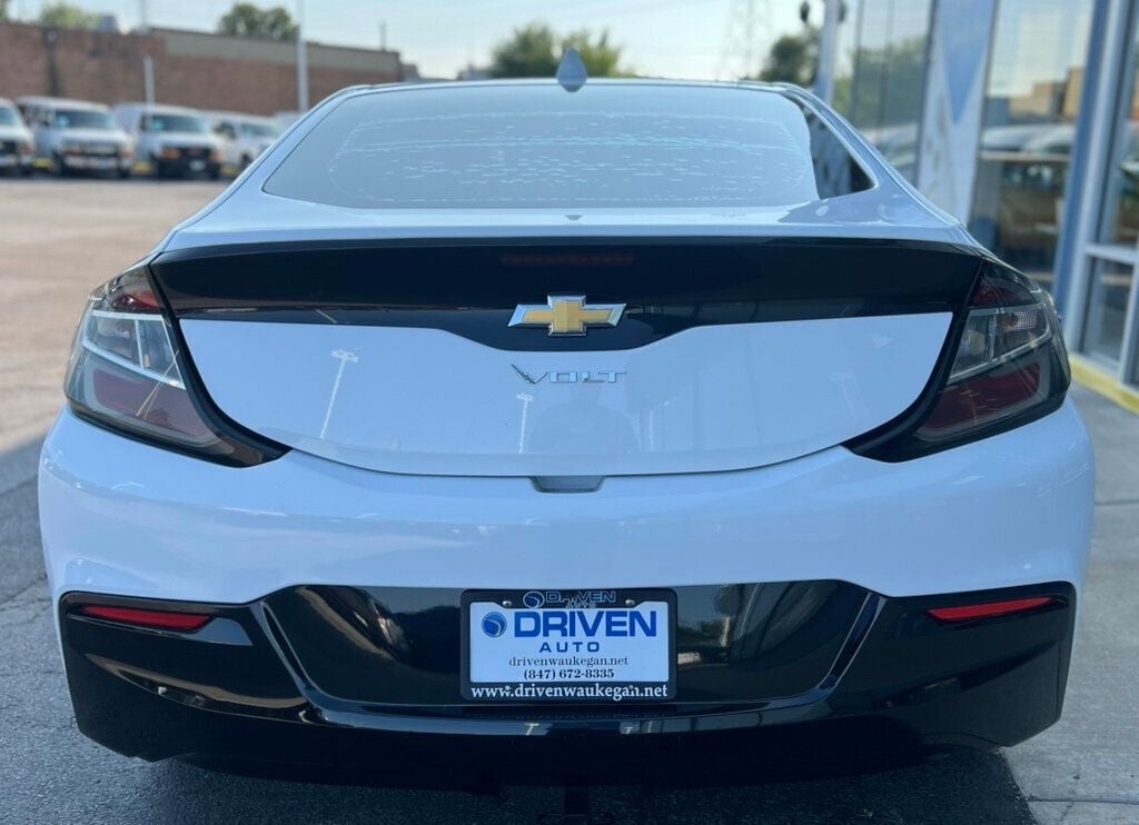 2017 Chevrolet Volt LT photo 4