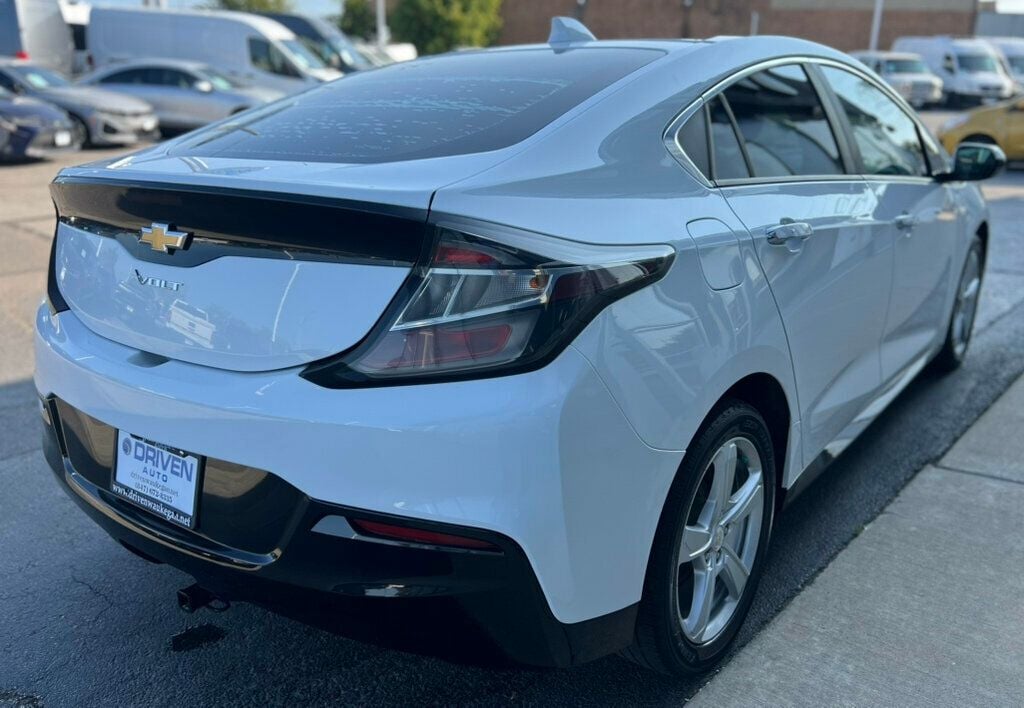 2017 Chevrolet Volt LT photo 5