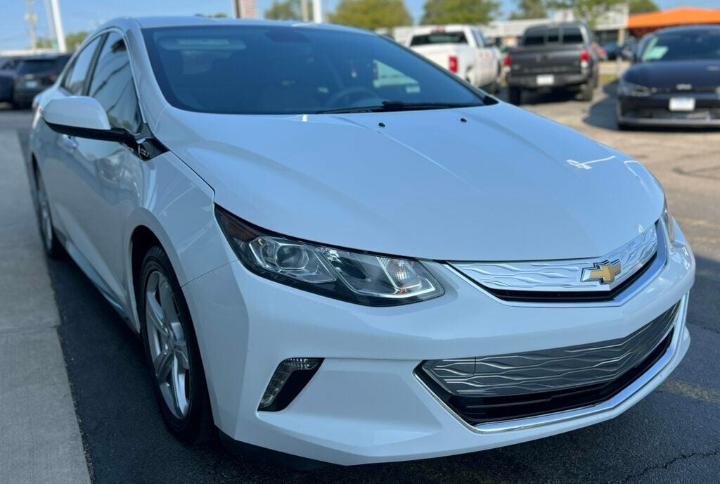 2017 Chevrolet Volt LT photo 6