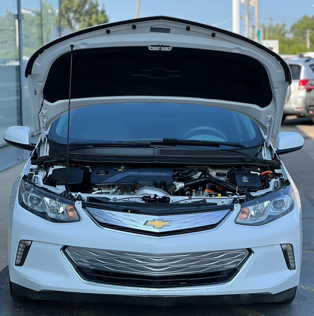 2017 Chevrolet Volt LT photo 8