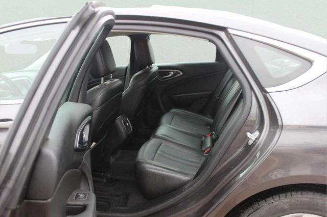 2017 Chrysler 200 Limited Platinum FWD - 22962398 - 6