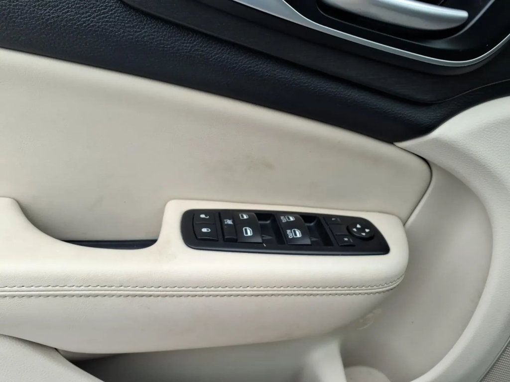 2017 Chrysler 200 Limited Platinum FWD - 23100651 - 14