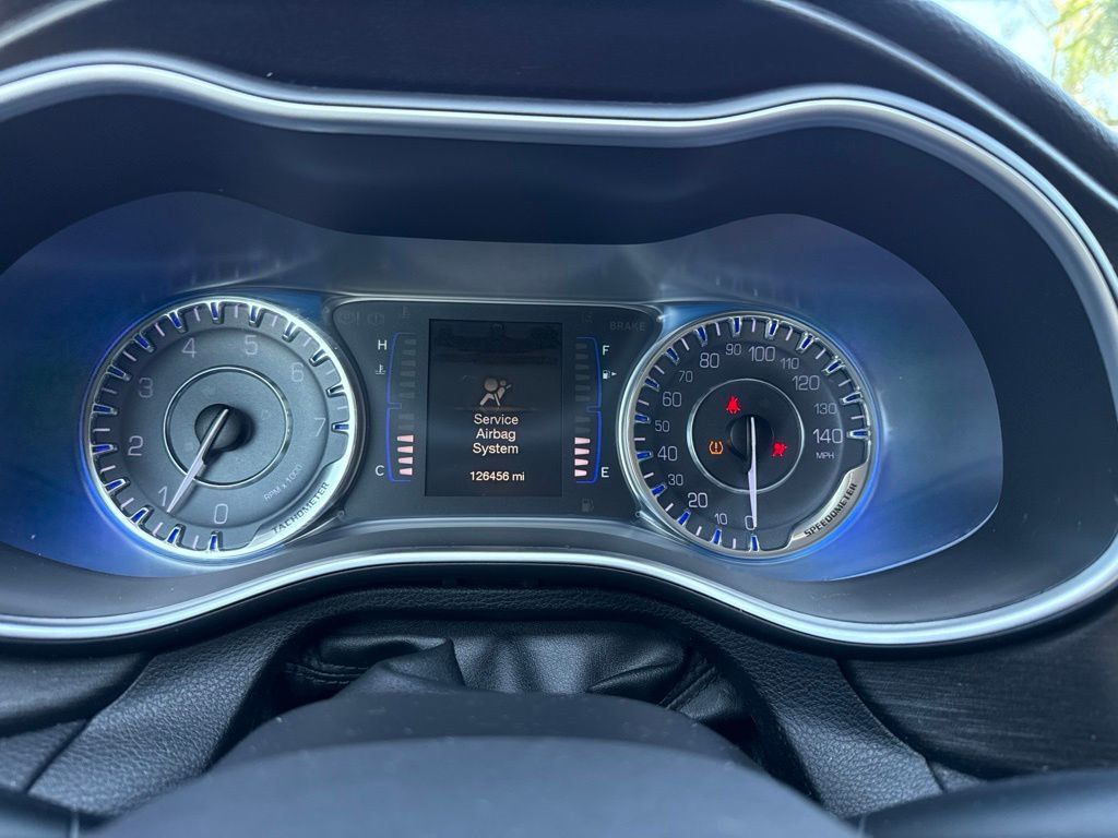 2017 Chrysler 200 LX FWD - 23057615 - 10