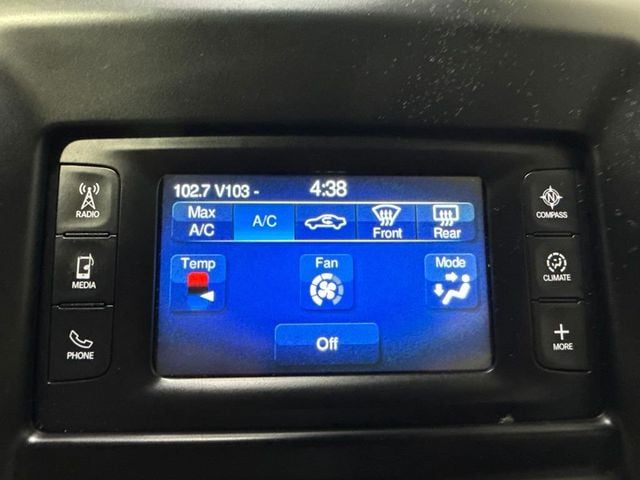 2017 Chrysler 200 LX FWD - 23057615 - 15