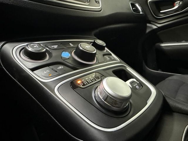 2017 Chrysler 200 LX FWD - 23057615 - 16