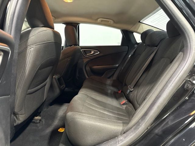 2017 Chrysler 200 LX FWD - 23057615 - 19