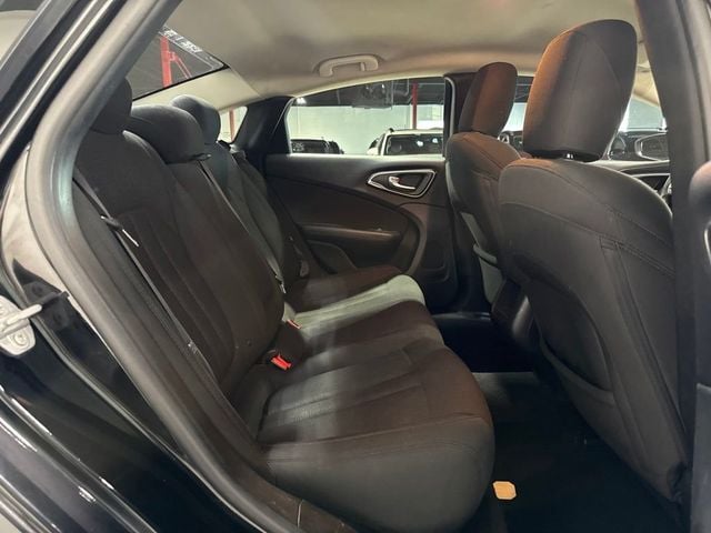 2017 Chrysler 200 LX FWD - 23057615 - 22