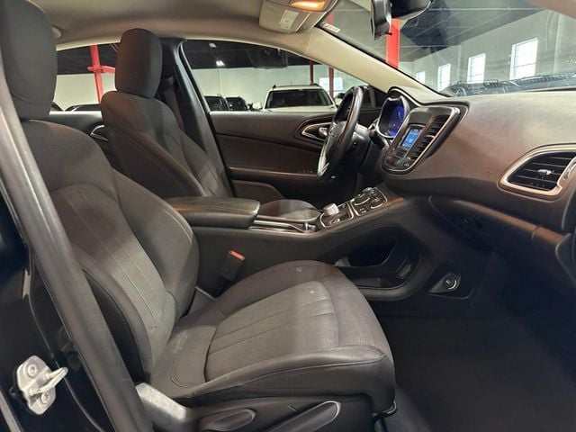 2017 Chrysler 200 LX FWD - 23057615 - 24