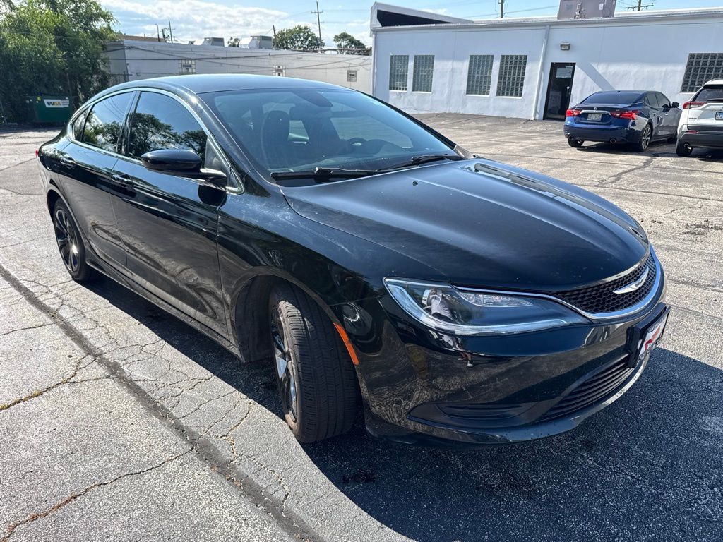 2017 Chrysler 200 LX FWD - 23057615 - 5