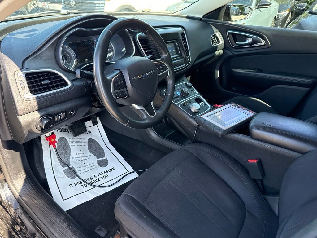 2017 Chrysler 200 LX FWD - 23057615 - 6