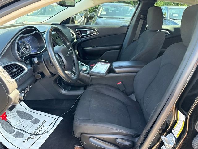 2017 Chrysler 200 LX FWD - 23057615 - 7