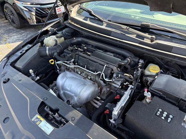 2017 Chrysler 200 LX FWD - 23057615 - 8