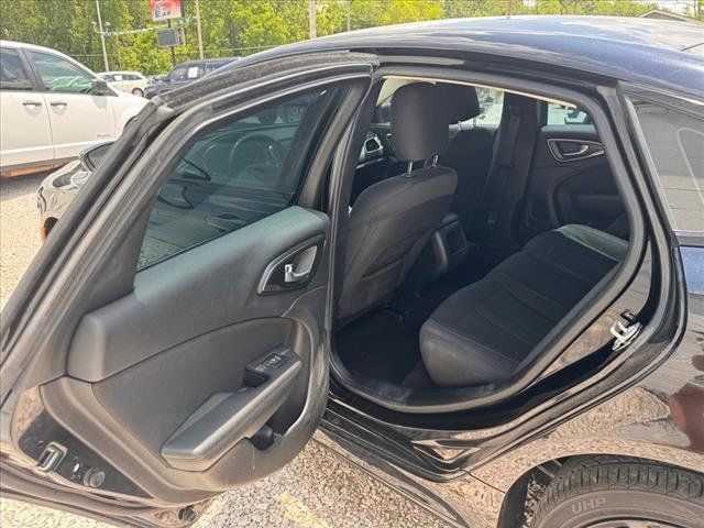 2017 Chrysler 200 LX FWD - 22575250 - 17