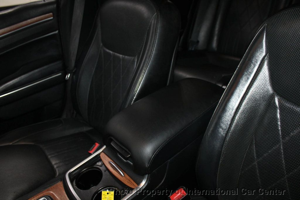 2017 Chrysler 300 300C Platinum RWD - 22933093 - 24