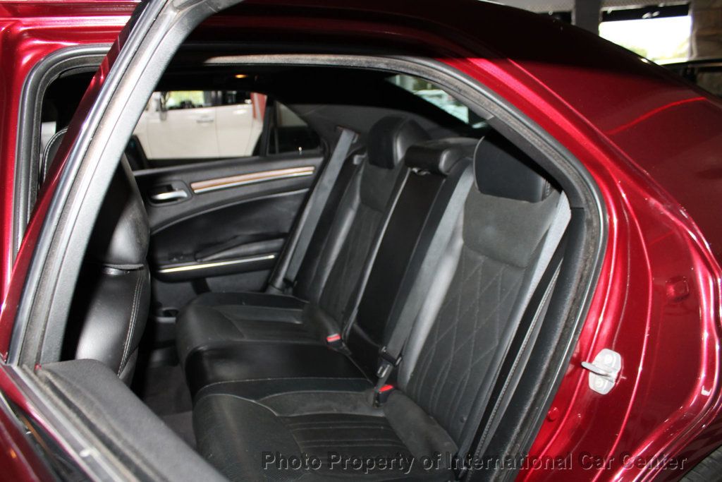 2017 Chrysler 300 300C Platinum RWD - 22933093 - 27