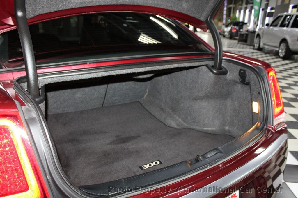 2017 Chrysler 300 300C Platinum RWD - 22933093 - 28