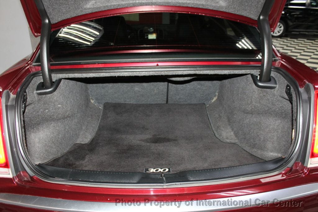 2017 Chrysler 300 300C Platinum RWD - 22933093 - 29